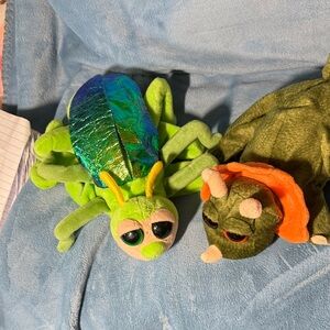 Caltoy puppets!! A turtle & grasshopper puppets.